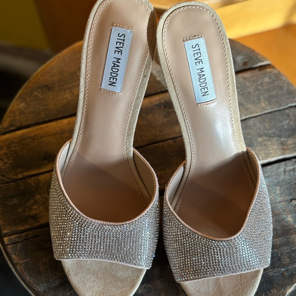 Steve Madden Silver Rhinestone sliders with Medium Heel